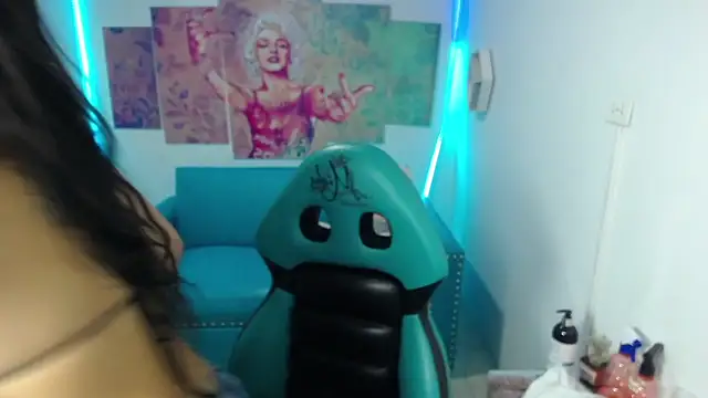 emmily m1  online show from November 2025 04:04:01 AM