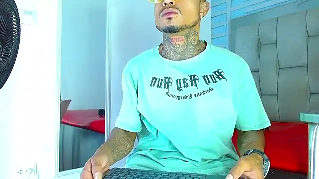 Hot Latino x online show from April 2026 12:27:02 PM