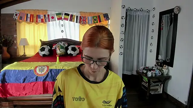 Snapshot of Charlotte-Willson chatting on June 2026 08:33:02 PM Charlotte-Willson online show from June 2026 08:33:02 PM