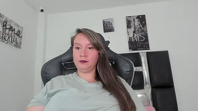 Sophiie Rouse  online show from December 2025 07:09:01 PM