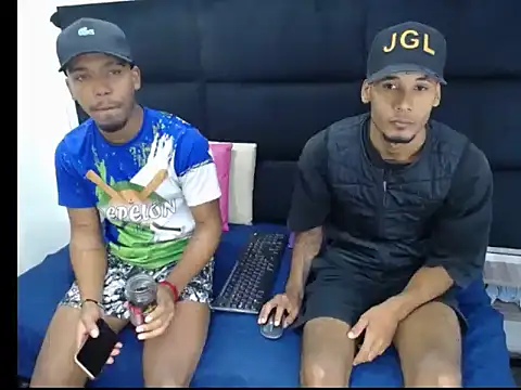 Straight latinX online show from November 2025 03:41:01 AM