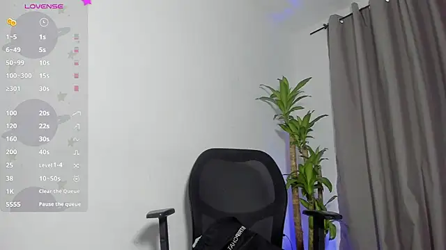 Catty Noir online show from November 2025 09:39:01 PM