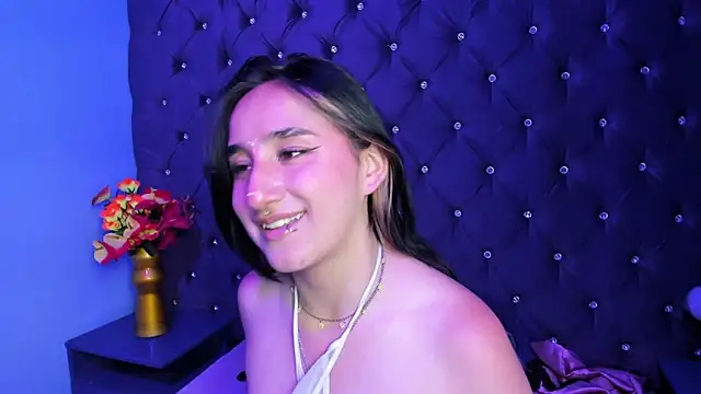 CharlotteStuart online show from April 2026 04:11:01 AM