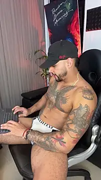 Snapshot of NikoHank chatting on December 2025 07:37:01 AM NikoHank online show from December 2025 07:37:01 AM