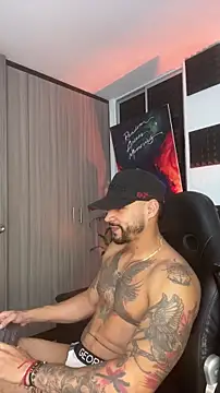 Snapshot of NikoHank chatting on December 2025 04:10:02 AM NikoHank online show from December 2025 04:10:02 AM