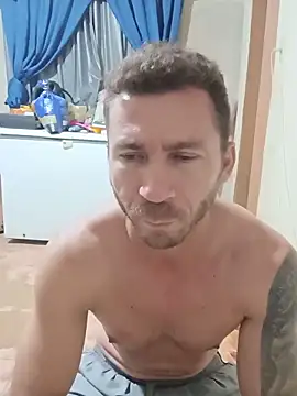 RobertoLuiz84 online show from May 2026 05:03:02 AM