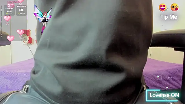 mask red girl online show from December 2025 01:09:01 PM