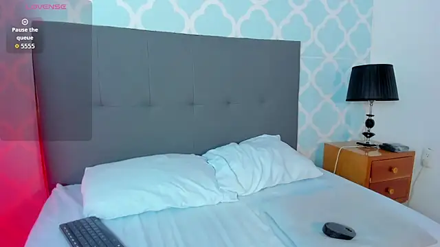 lindaa natashaa  online show from December 2025 02:29:02 AM