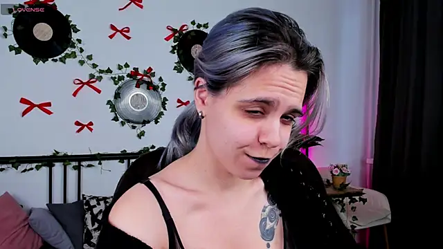 LiraBelle online show from April 2026 03:22:01 AM