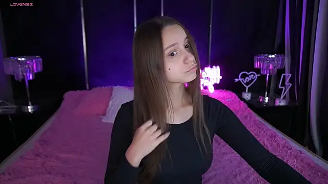 TinyNatalie online show from December 2025 03:40:02 PM