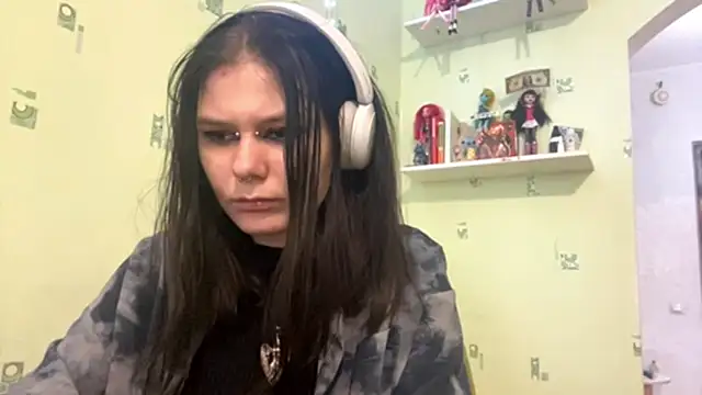 TraceeSchutt online show from December 2025 12:14:02 PM