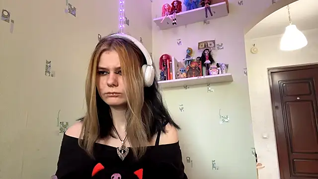 TraceeSchutt online show from December 2025 01:08:01 PM