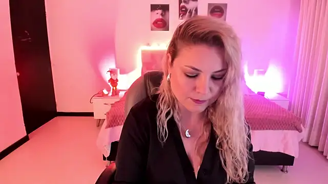 Violeta Hotter online show from December 2025 11:16:02 AM