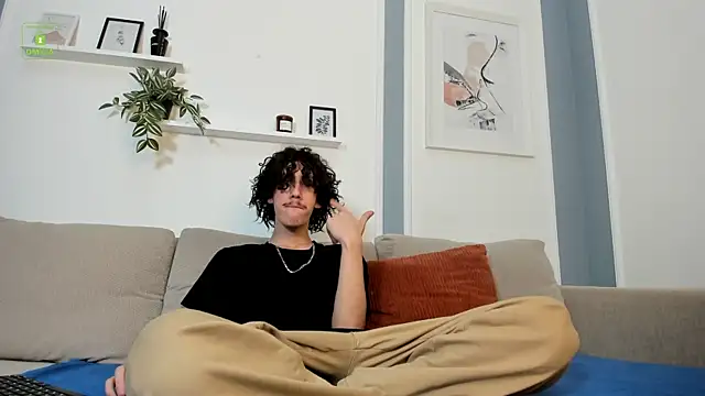 Dilan Wolfe online show from December 2025 05:21:02 PM