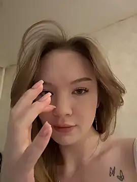 Snapshot of feral__berryss chatting on November 2025 03:01:01 PM feral berryss online show from November 2025 03:01:01 PM