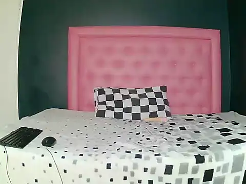 Zuzi201 online show from November 2025 08:47:01 AM