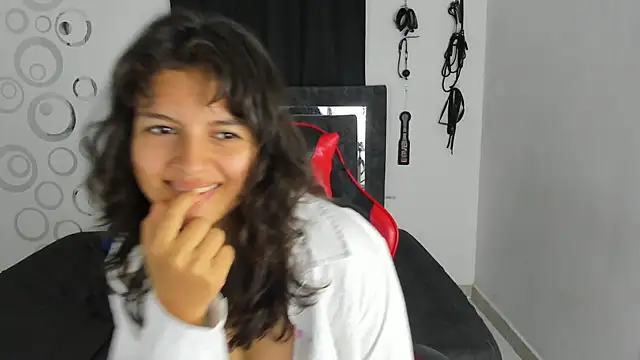 Mia and Kenai online show from November 2025 12:27:02 PM