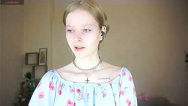 ToyaPletz online show from April 2026 05:10:01 PM