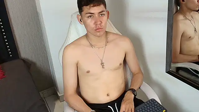 LoganFoster  online show from January 2026 08:32:02 PM