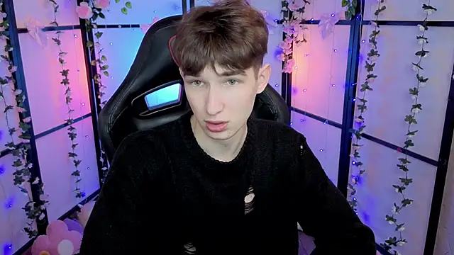 Snapshot of Maxwellchiik chatting on November 2025 08:46:02 PM Maxwellchiik online show from November 2025 08:46:02 PM