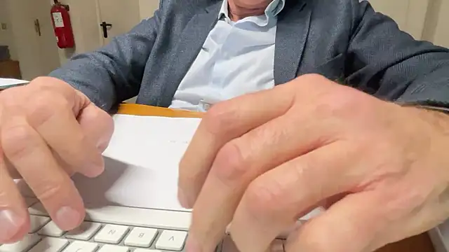 SimonZydar online show from November 2025 04:20:01 PM