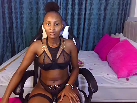 Snapshot of emma-112 chatting on December 2025 06:15:01 PM emma-112 online show from December 2025 06:15:01 PM