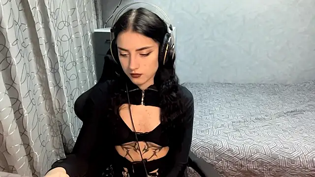 Snapshot of Meowluly chatting on November 2025 09:14:01 PM Meowluly online show from November 2025 09:14:01 PM