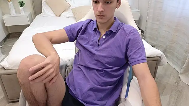 Snapshot of MoonlinSkinn chatting on December 2025 08:00:02 AM MoonlinSkinn online show from December 2025 08:00:02 AM