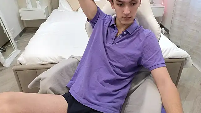 MoonlinSkinn online show from December 2025 08:01:01 AM