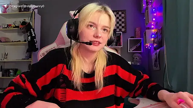 KittyLarva online show from January 2026 08:50:02 AM