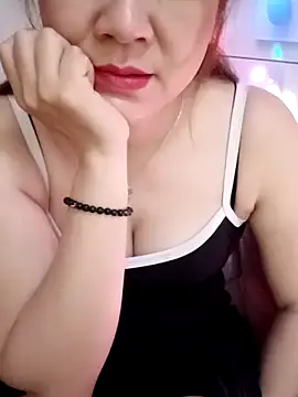 Snapshot of Lily-ross22 chatting on March 2026 03:28:02 PM Lily-ross22 online show from March 2026 03:28:02 PM