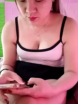 Snapshot of Lily-ross22 chatting on March 2026 05:22:02 AM Lily-ross22 online show from March 2026 05:22:02 AM