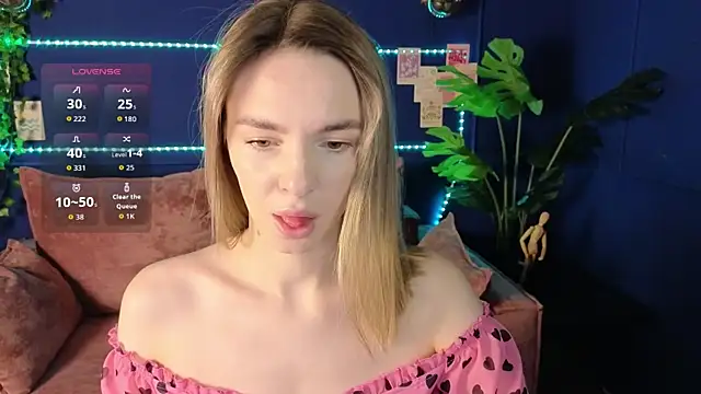 Snapshot of molly_crystal chatting on January 2026 01:30:01 AM molly crystal online show from January 2026 01:30:01 AM