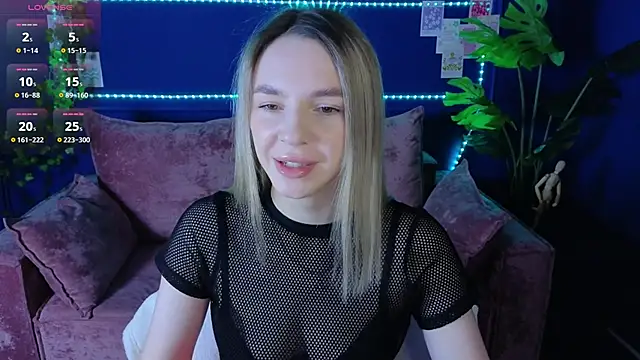 Snapshot of molly_crystal chatting on January 2026 01:40:01 AM molly crystal online show from January 2026 01:40:01 AM