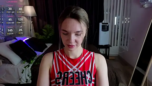 Snapshot of molly_crystal chatting on January 2026 01:33:01 AM molly crystal online show from January 2026 01:33:01 AM