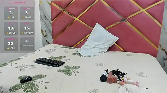 Snapshot of VALERIAQUEENTS__ chatting on January 2026 12:22:02 PM VALERIAQUEENTS online show from January 2026 12:22:02 PM