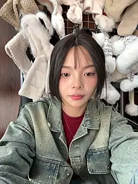 Yui-Ti online show from December 2025 05:04:02 AM