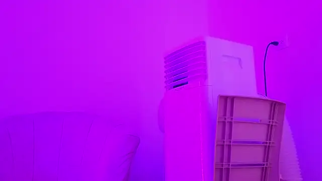 Snapshot of megan_lenon chatting on July 2026 05:06:02 PM megan lenon online show from July 2026 05:06:02 PM