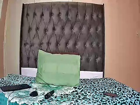 Snapshot of SavageHoney chatting on December 2025 08:28:02 PM SavageHoney online show from December 2025 08:28:02 PM