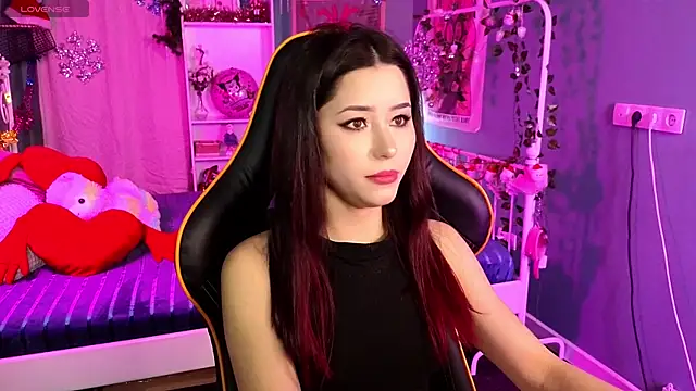 Snapshot of RedMidnight chatting on December 2025 09:00:01 PM RedMidnight online show from December 2025 09:00:01 PM