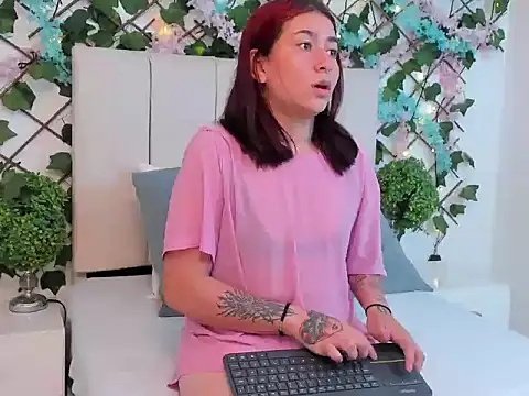 Snapshot of CharlotteBlossom chatting on November 2025 08:01:01 PM CharlotteBlossom online show from November 2025 08:01:01 PM