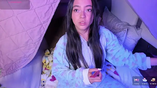 Snapshot of Laraa_Rouss_ chatting on December 2025 03:47:01 AM Laraa Rouss online show from December 2025 03:47:01 AM