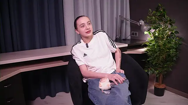 Snapshot of JesseGudgel chatting on November 2025 11:12:02 AM JesseGudgel online show from November 2025 11:12:02 AM