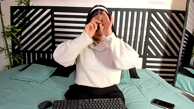 luna cute   online show from January 2026 07:38:02 PM