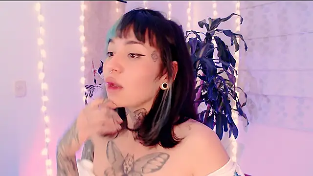 justmartina  online show from April 2026 02:01:01 AM