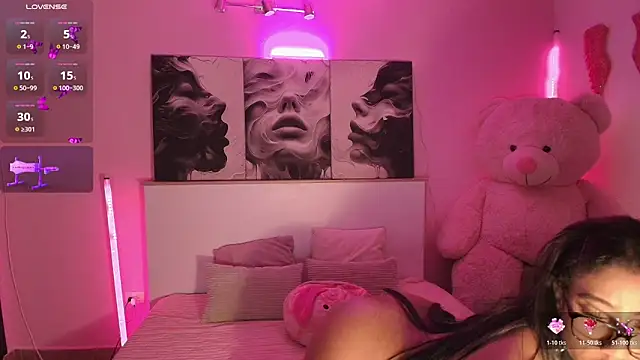 Snapshot of LindseyCoxx chatting on January 2026 11:48:02 AM LindseyCoxx online show from January 2026 11:48:02 AM