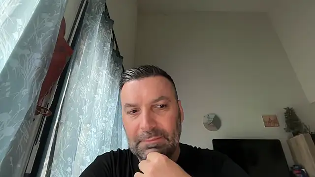 Snapshot of coolsmith81 chatting on June 2026 06:52:02 AM coolsmith81 online show from June 2026 06:52:02 AM