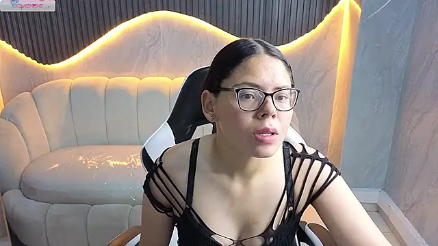 Polly Tx online show from November 2025 02:32:02 PM