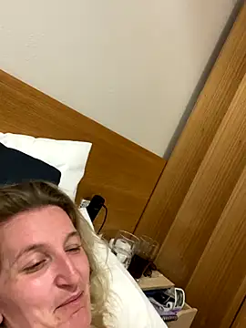 Skyme2713 online show from December 2025 12:25:02 PM