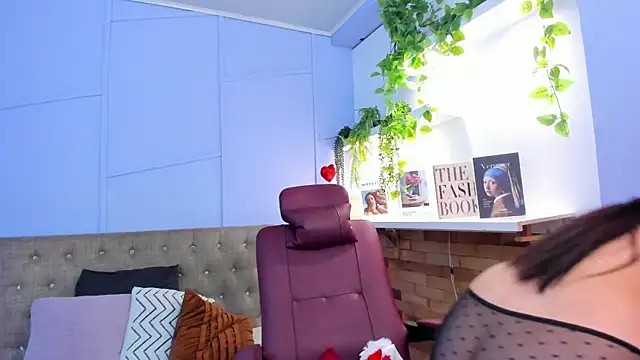 lourenfox online show from December 2025 12:00:01 PM